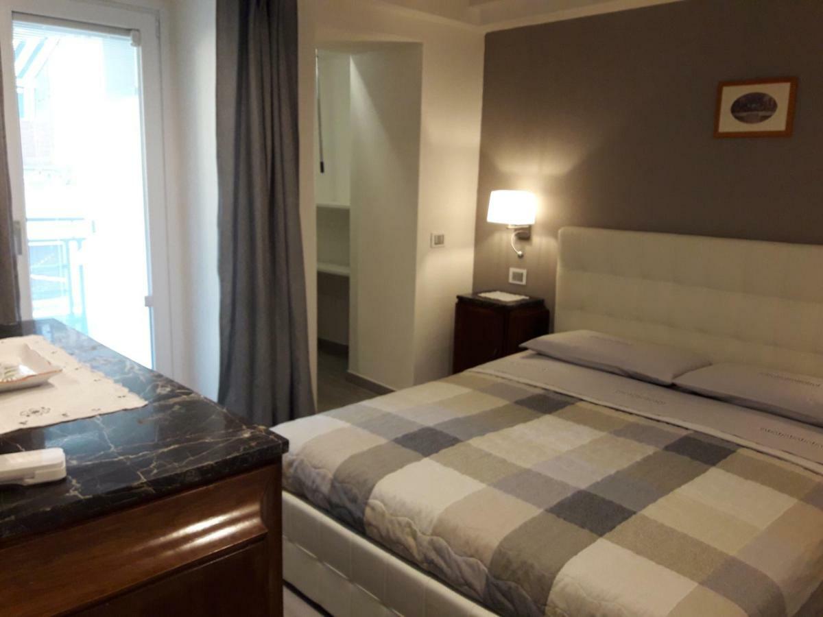 モンテ・イーゾラ Casadinaヴィラ エクステリア 写真