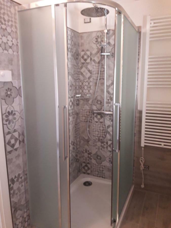 モンテ・イーゾラ Casadinaヴィラ エクステリア 写真