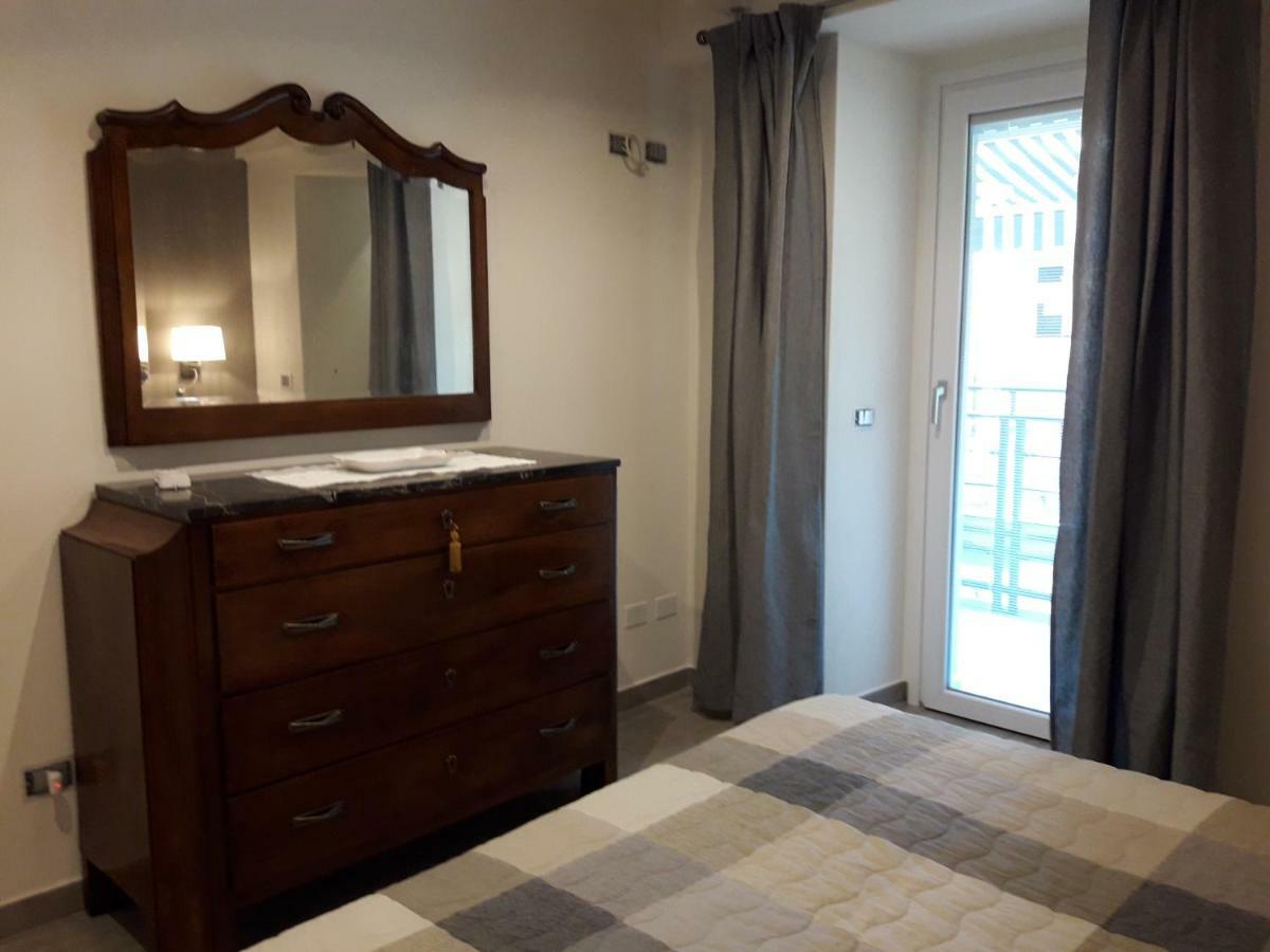 モンテ・イーゾラ Casadinaヴィラ エクステリア 写真