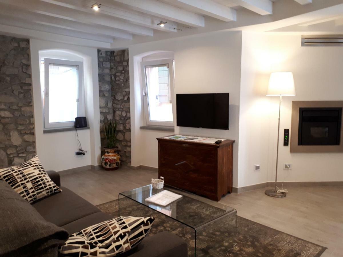 モンテ・イーゾラ Casadinaヴィラ エクステリア 写真