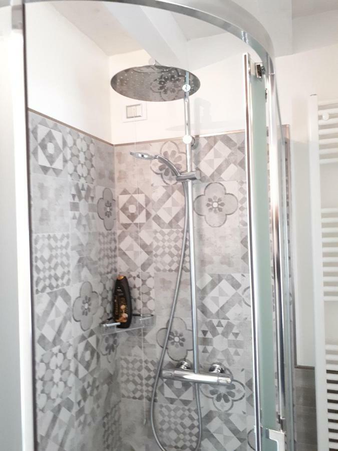 モンテ・イーゾラ Casadinaヴィラ エクステリア 写真