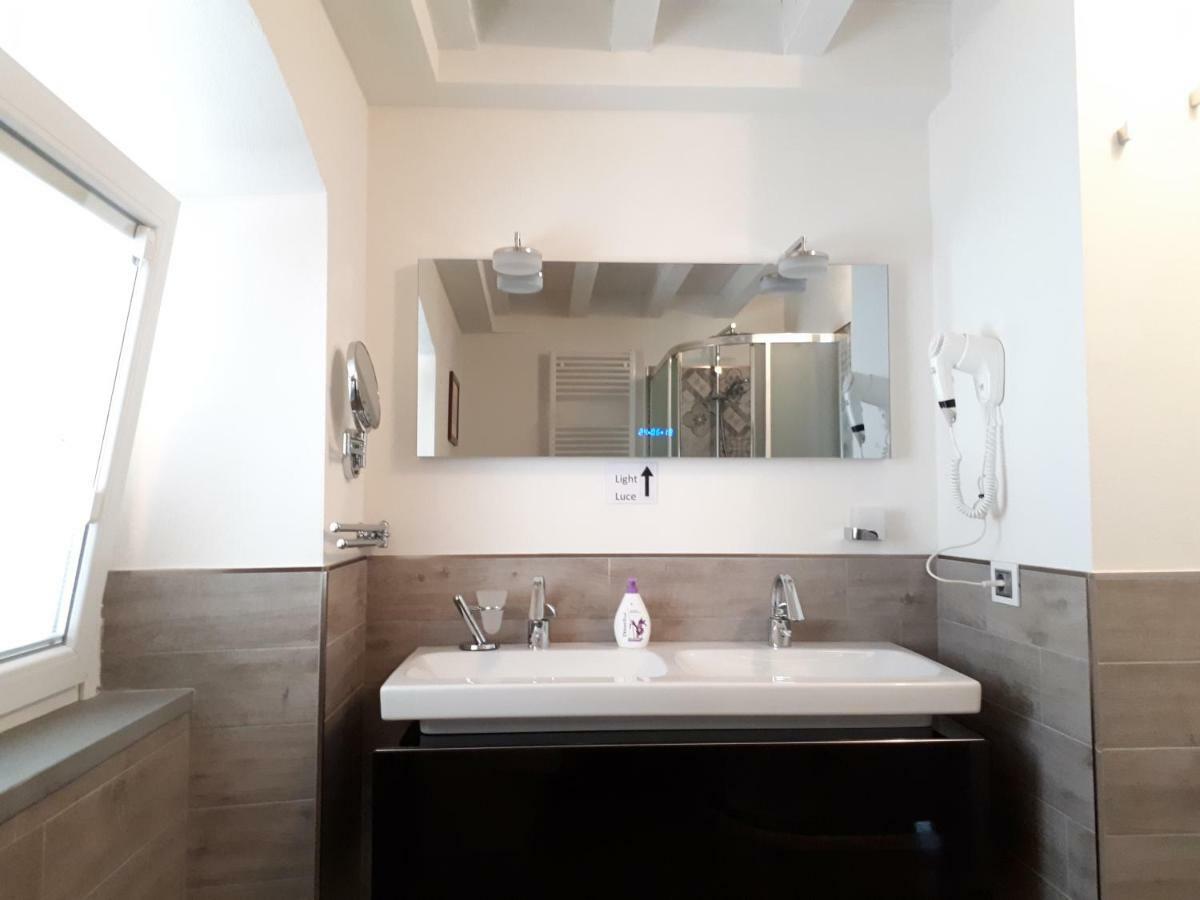 モンテ・イーゾラ Casadinaヴィラ エクステリア 写真